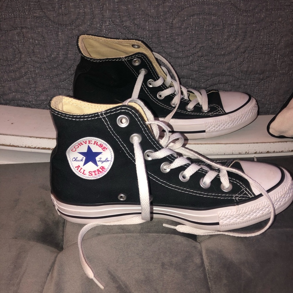 Ladies Converse high tops size 7 NWOT excellent